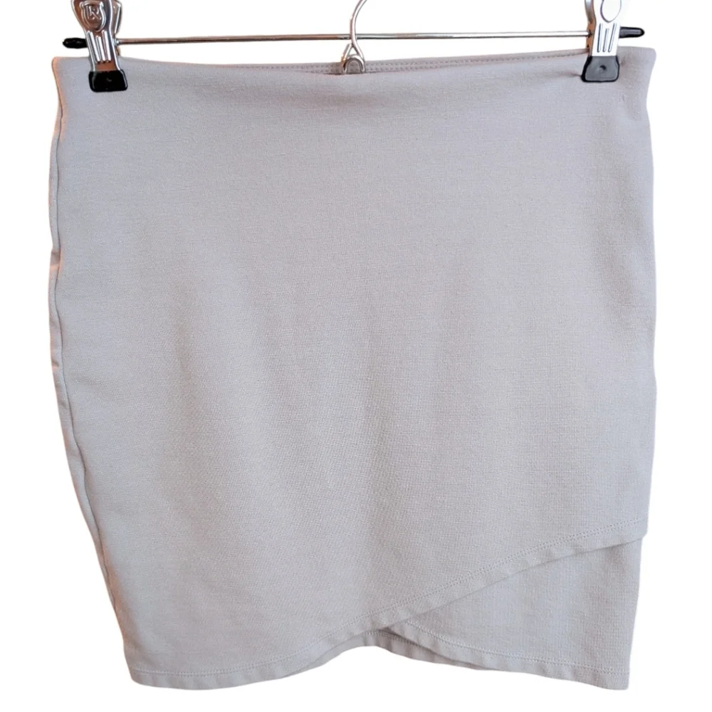 Aritzia Talula Skirt Micro Mini Fairy Y2K Small Dainty Stretch Feminine Taupe - Picture 2 of 10